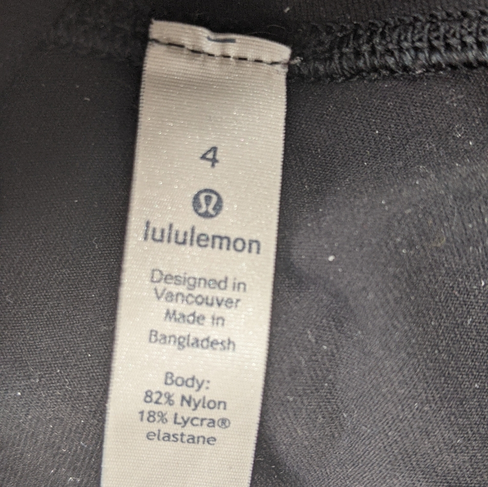 Lululemon wunder under, size 4 - Picture 3 of 3